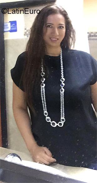 Date this voluptuous Ecuador girl Yesica from Tena EC377