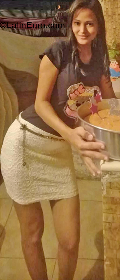 Date this voluptuous Venezuela girl Carolina from Ciudad Guayana VE2733