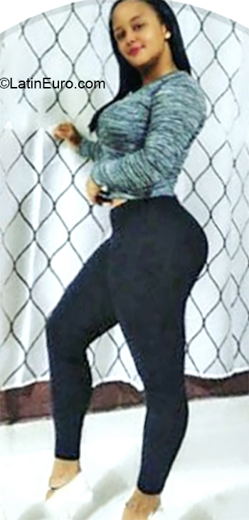 Date this sensual Dominican Republic girl Yafreisie from La Romana DO36237