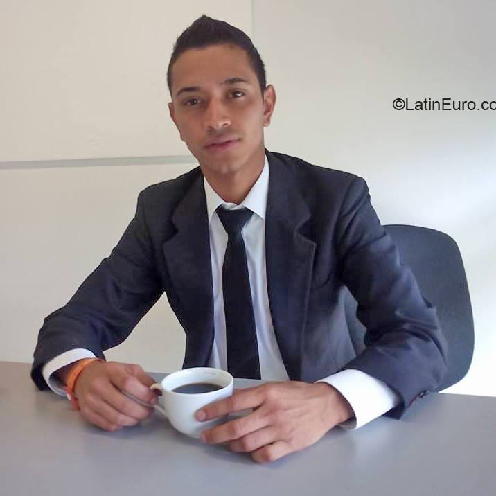 Date this pretty Colombia man David from Medellin CO26192