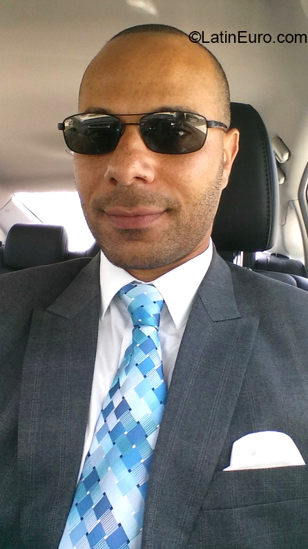 Date this georgeous United States man Sam from Santa Barbara US20418