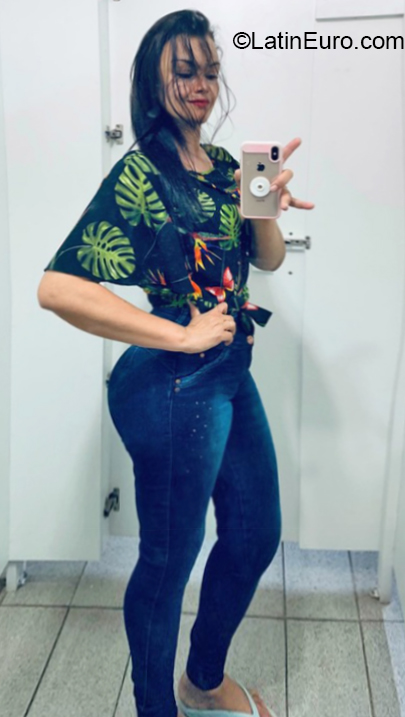 Date this cute Brazil girl Renata from Baixo Guabdu BR10946