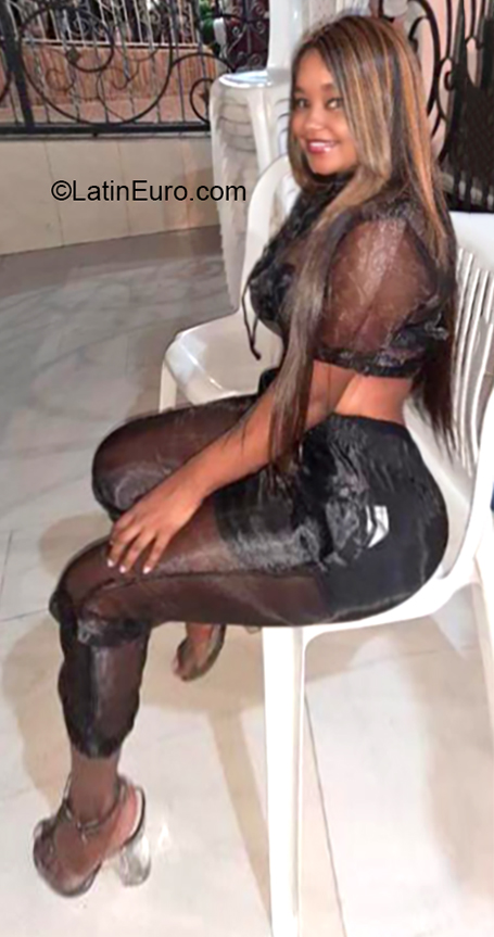 Date this young Colombia girl Kimberley from Cali CO26221