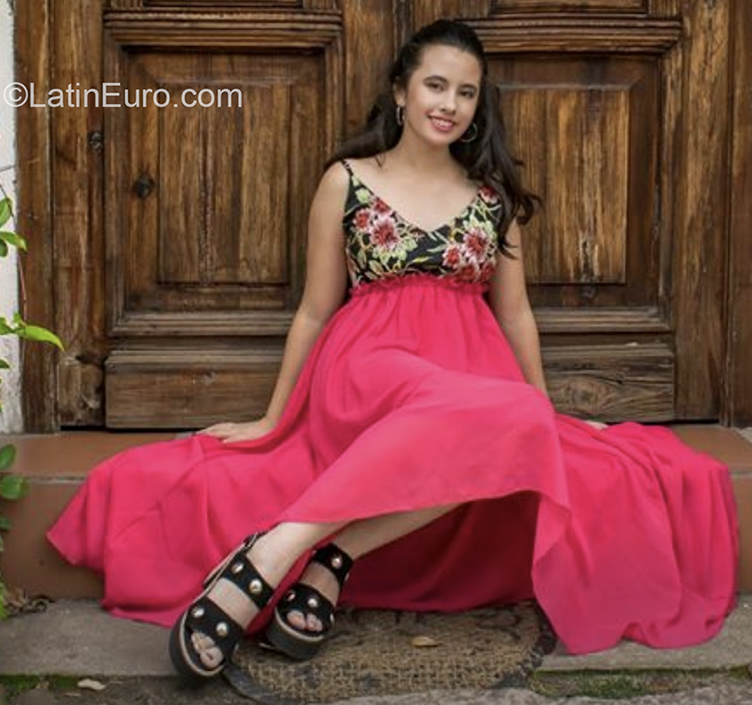 Date this passionate Argentina girl Giuli from Mendoza AR257