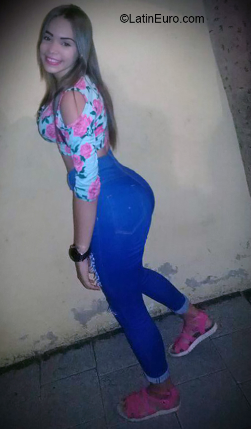 Date this young Venezuela girl Ziku from Valencia VE2803