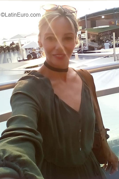 Date this pretty Peru girl Fabiola from Lima PE1460