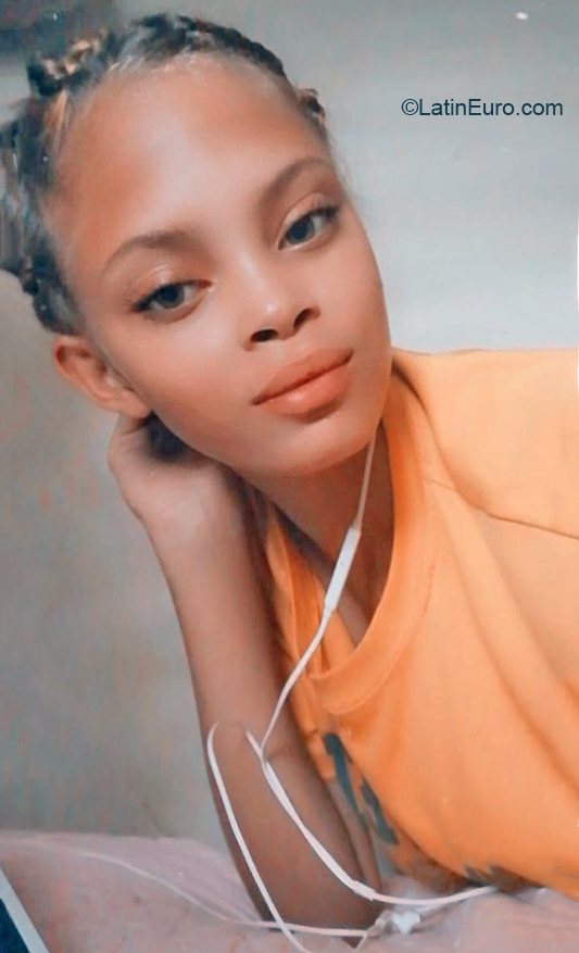 Date this attractive Colombia girl Ruth from Santo Domingo CO26339