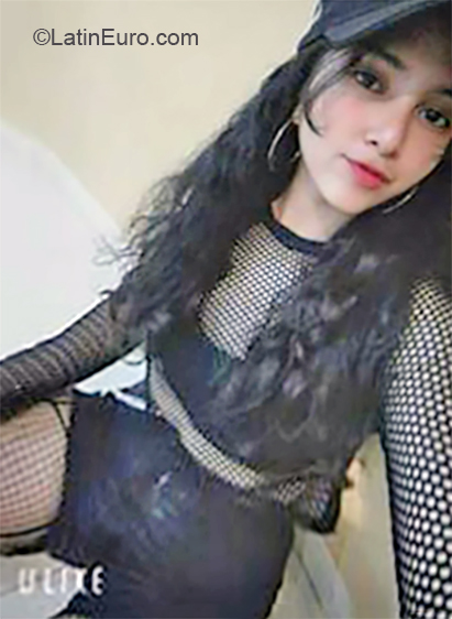 Date this athletic Venezuela girl Rina from Caracas VE2819