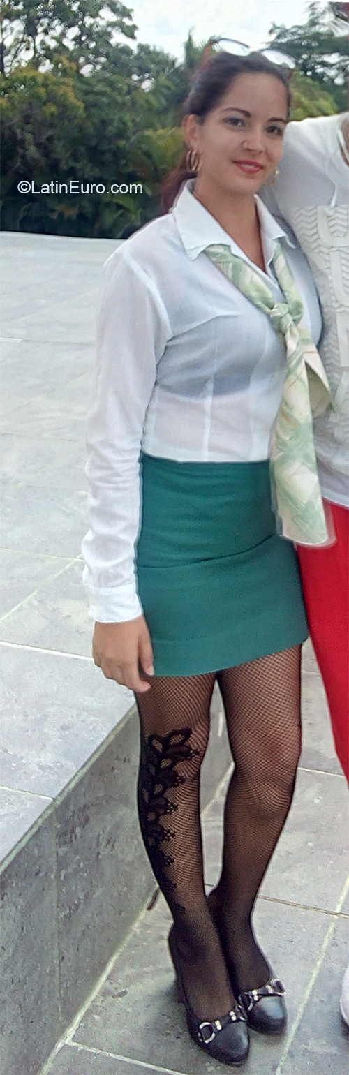 Date this gorgeous Cuba girl Mely from Havana CU635