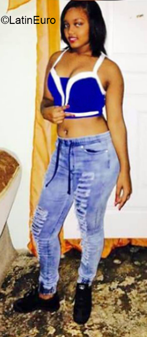 Date this gorgeous Dominican Republic girl Evril from Santo Domingo DO37016