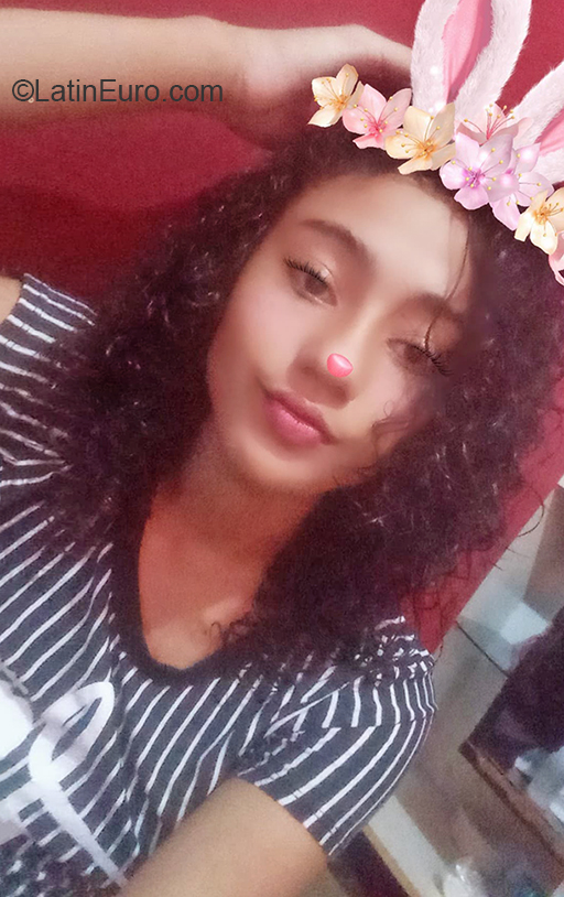 Date this happy Brazil girl Yasmin from Sao Paulo BR11003
