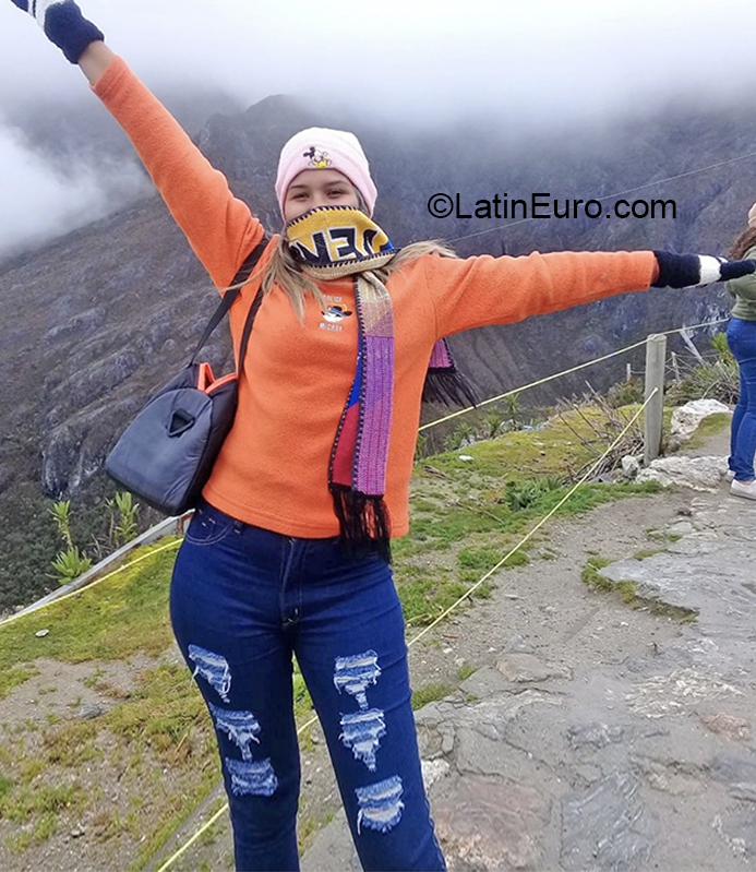Date this beautiful Venezuela girl Andrea from Cabimas VE2874