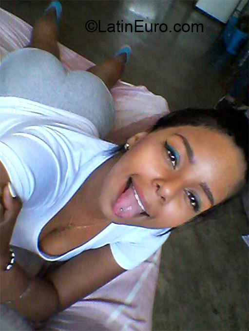 Date this pretty Venezuela girl Cristina from Caracas VE2876