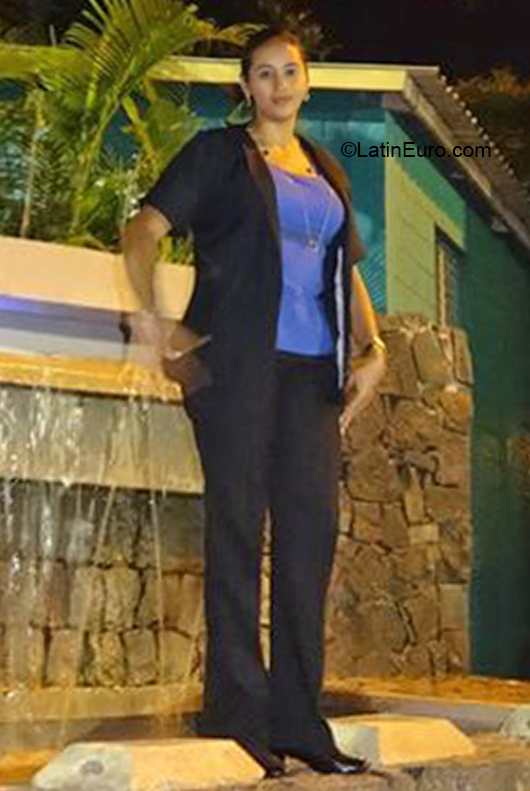 Date this stunning Honduras girl Dilcia from Tegucigalpa HN2740