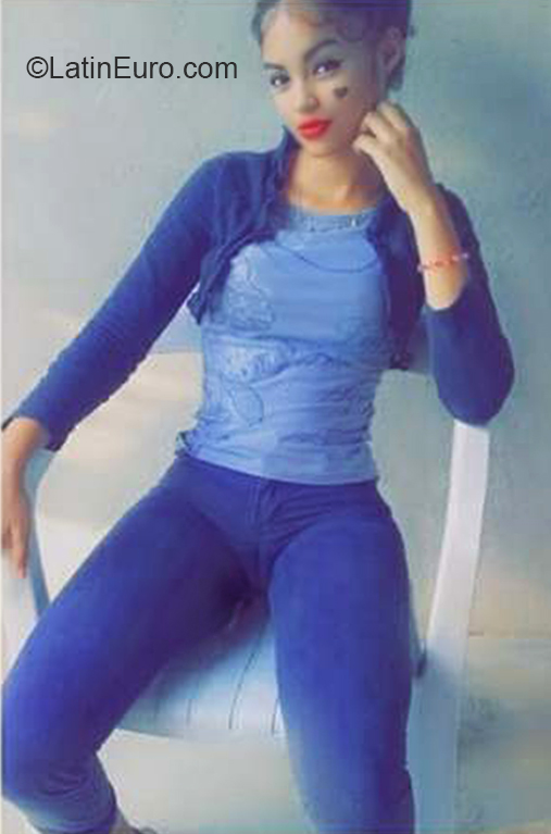 Date this georgeous Dominican Republic girl Darlenis from La Vega DO36984