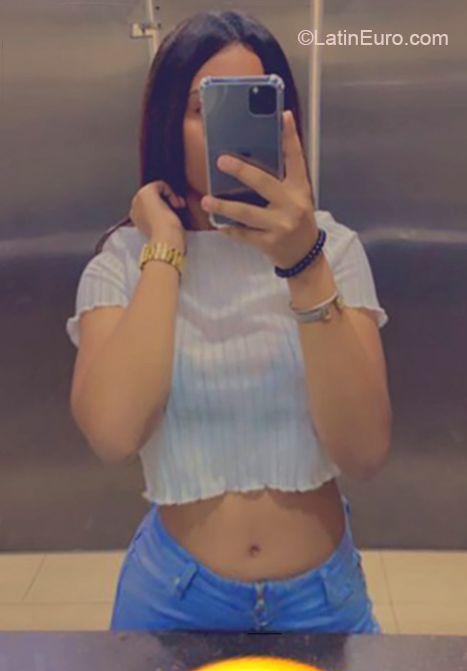 Date this happy Dominican Republic girl Mary from Santo Domingo DO36998