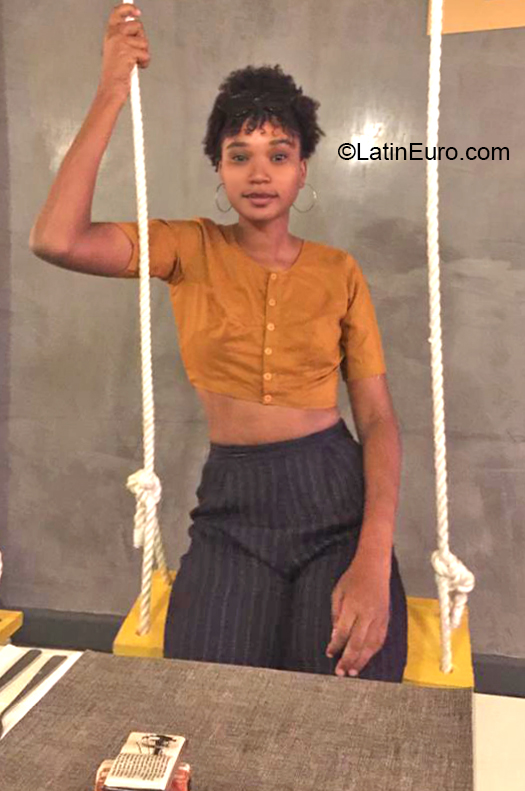 Date this tall Dominican Republic girl Leidi from Santo Domingo DO37018