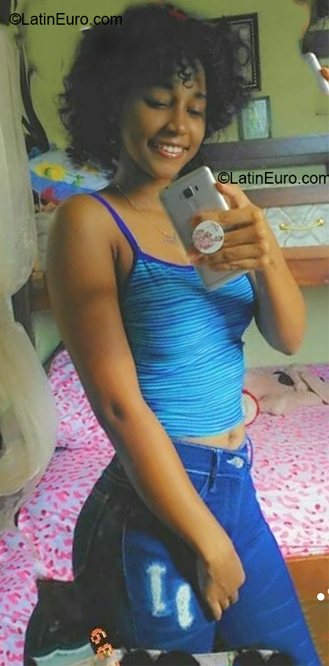 Date this sensual Dominican Republic girl Smailin from Santo Domingo DO37034