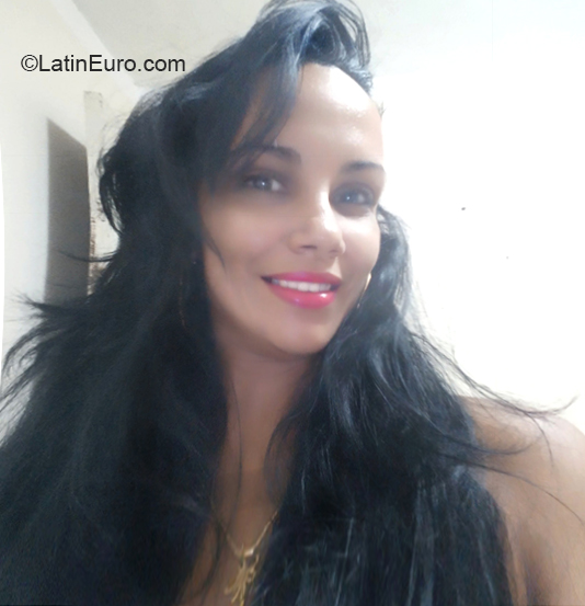 Date this young Cuba girl Ludmila from Havana CU642