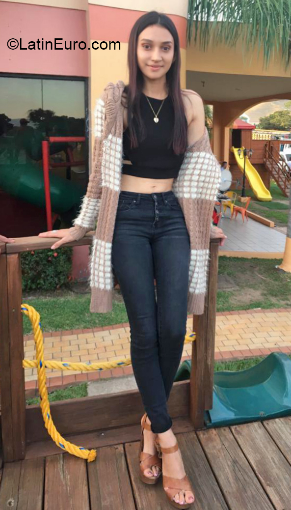 Date this passionate Honduras girl Sindy from Santa Maria del Real HN2754