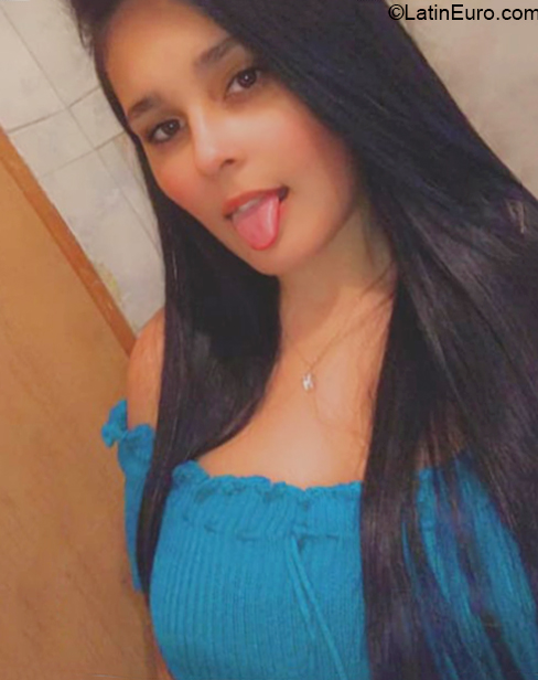 Date this athletic Brazil girl Emely from Salvador BR11027