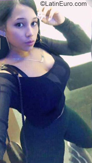 Date this foxy Dominican Republic girl Joanna from La Vega DO37177
