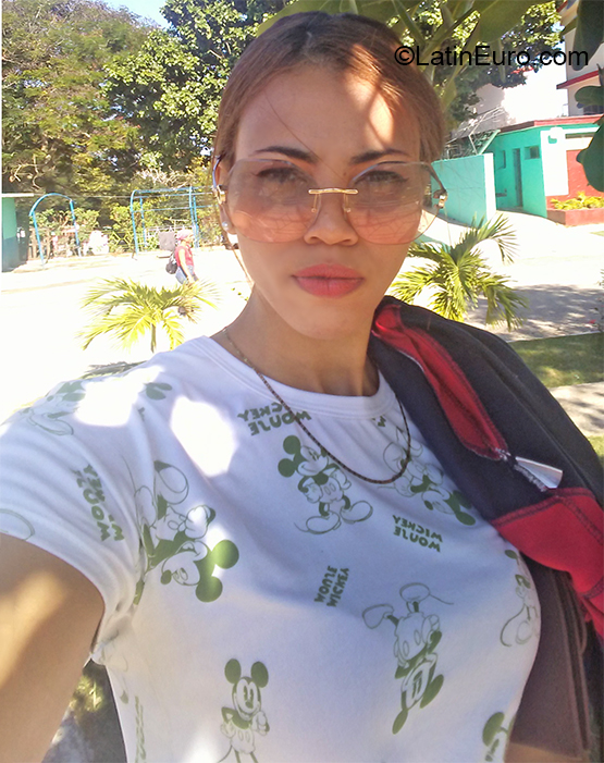 Date this lovely Cuba girl Yailen from Havana CU646