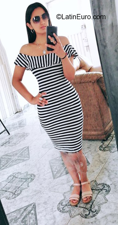 Date this foxy Colombia girl Ngela from Pasto CO26742