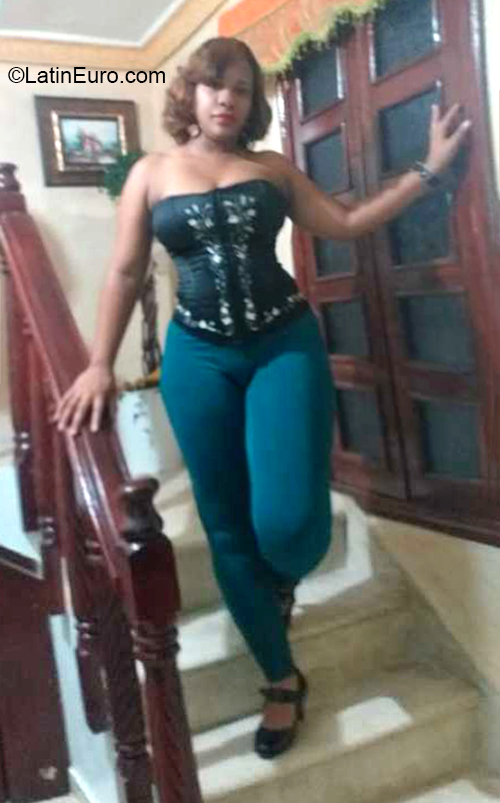 Date this happy Dominican Republic girl Katherine from Santo Domingo DO37722