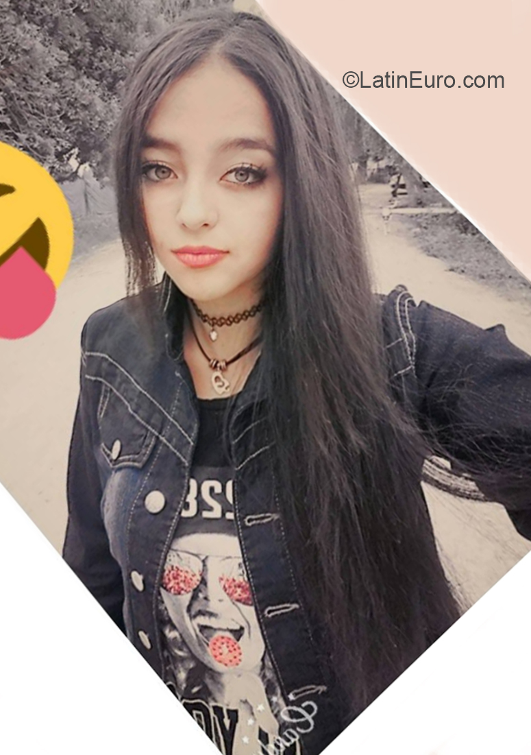 Date this stunning Argentina girl Magi from Mendoza AR331