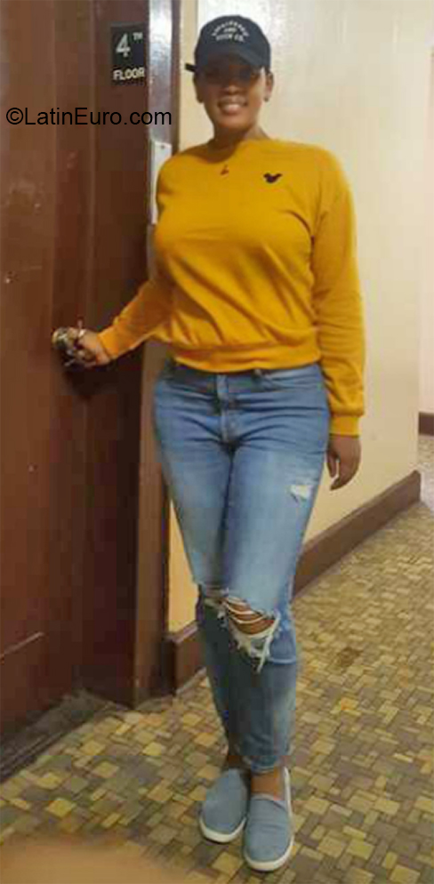 Date this stunning Dominican Republic girl Mara from María Trinidad Sanchez Cabrera DO37370