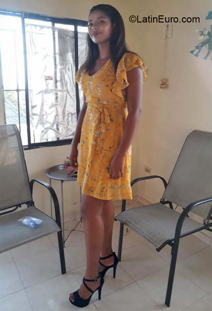 Date this charming Colombia girl Maria from Santa Marta CO26786