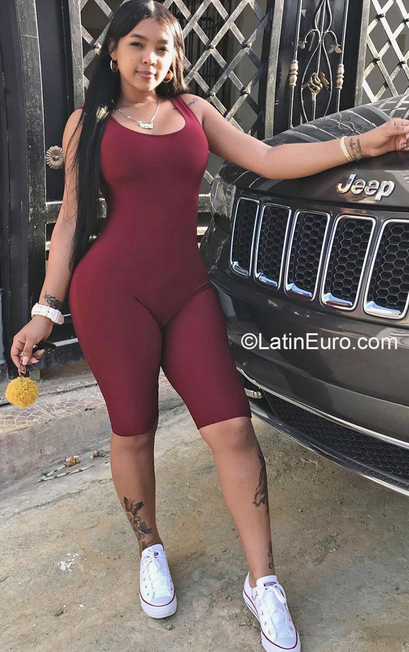 Date this gorgeous Dominican Republic girl Yokari - Radisy from Santo Domingo DO38105