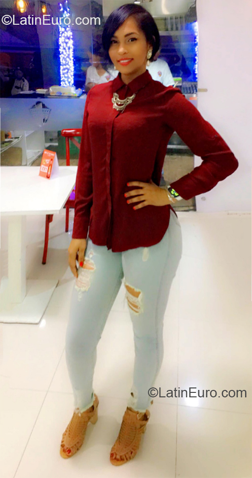 Date this lovely Dominican Republic girl Nancy from Santo Domingo DO37430
