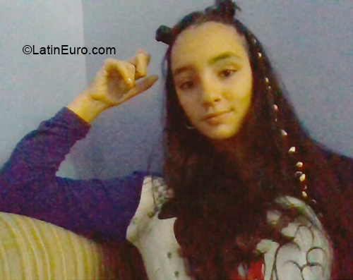 Date this good-looking Uruguay girl Lucia from Montevideo UY44