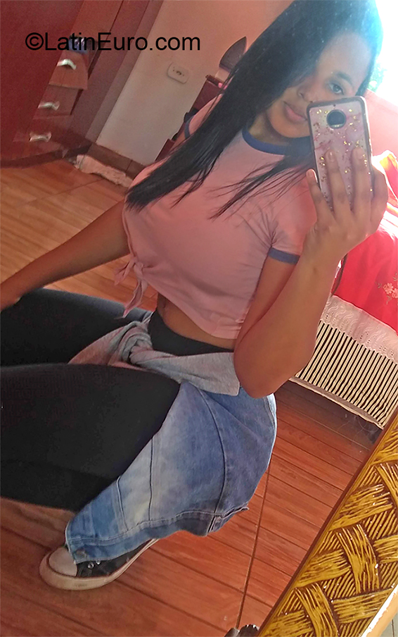 Date this athletic Brazil girl Samara from Sao Paulo BR11056