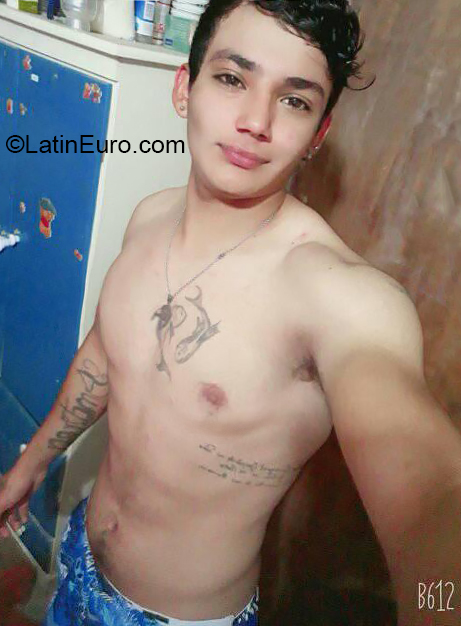 Date this young Argentina man Ric from Bariloche AR341