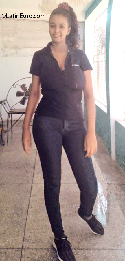 Date this fun Venezuela girl Sara from Cumana VE3027