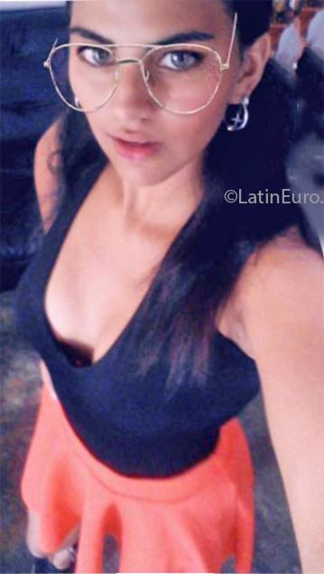 Date this happy Venezuela girl Madelin from Cabimas VE3038