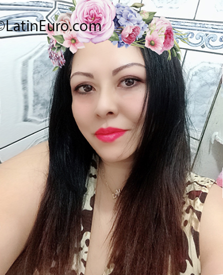 Date this nice looking Brazil girl Shirley from Sao Paulo BR11069