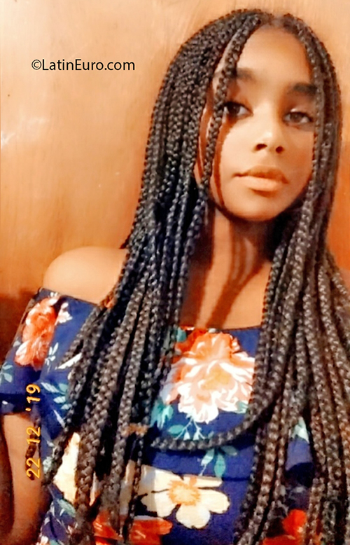 Date this fun Dominican Republic girl Carolina from La Romana DO37616