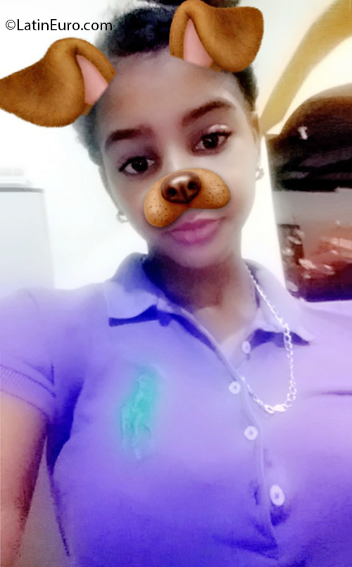 Date this happy Dominican Republic girl Luci from La Vega DO37754