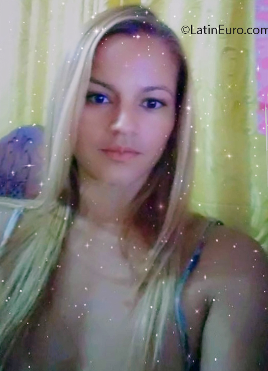 Date this foxy Venezuela girl Clenelly from Maracaibo VE3091