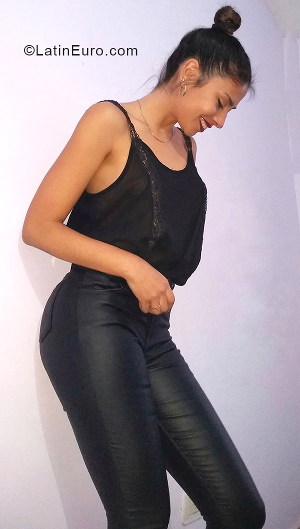 Date this happy Argentina girl Jane from San Luis AR399