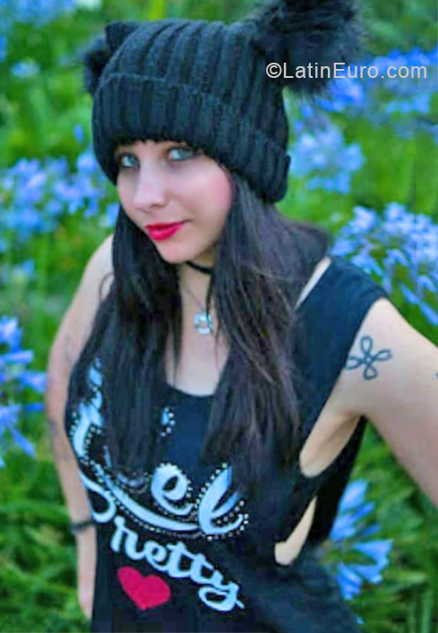 Date this lovely Argentina girl Deni from Buenos Aires AR384