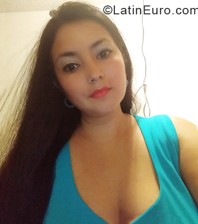 Date this attractive Venezuela girl Sandra from Carcas VE3121