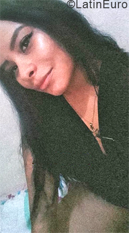 Date this happy Colombia girl Alexa from Pereira CO27165