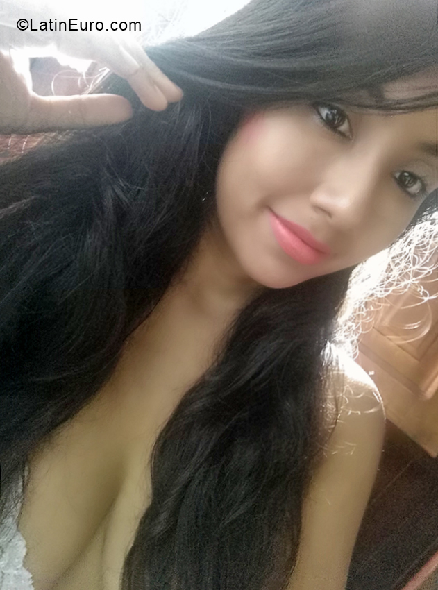 Date this charming Ecuador girl Sara from Quito EC477