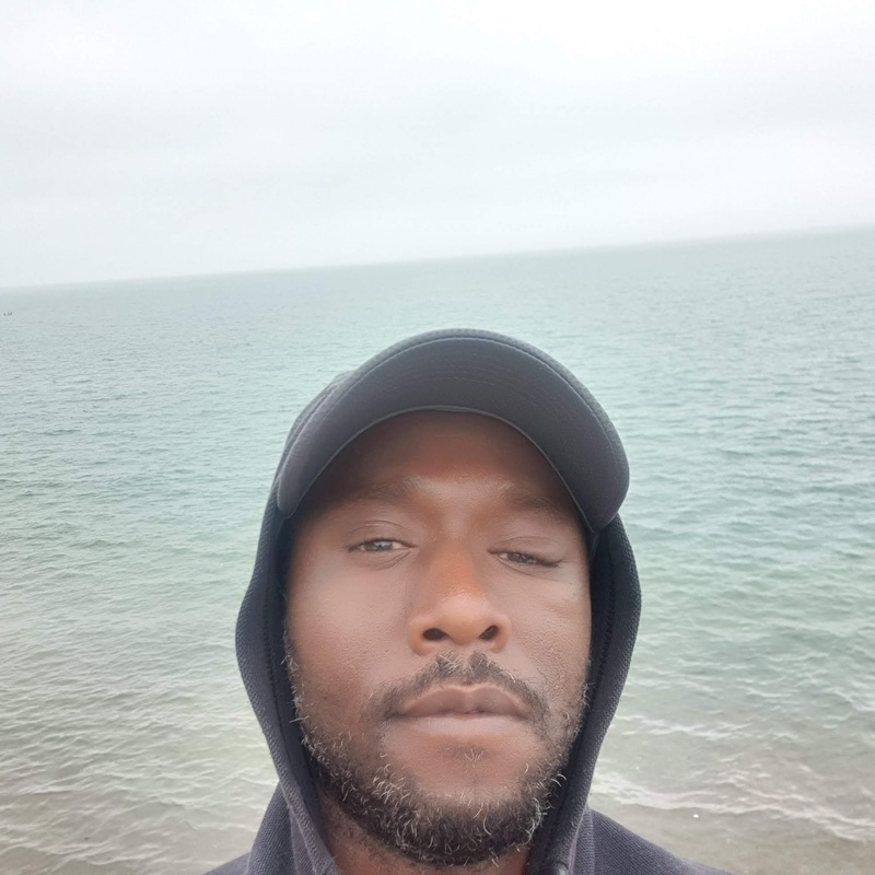 Date this funny United Kingdom man RobinH from London GB1018