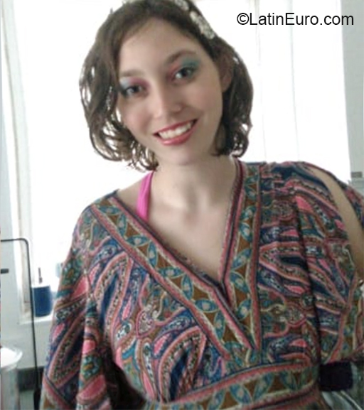 Date this cute Brazil girl Lais from Brasilia BR11370